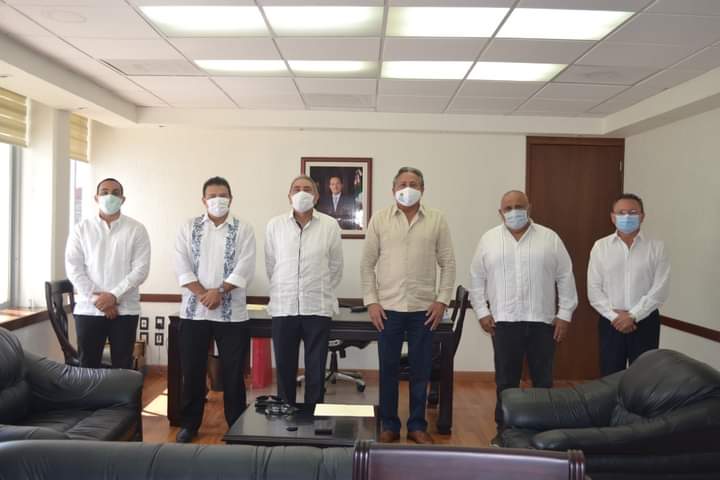 valdimir_77's tweet photo. https://t.co/0xOZY4YY3I abre nueva sucursal de extorsiones el director de @imoveqroo felicidades al @GobQuintanaRoo @CarlosJoaquin que busca la manera de acomodar a sus amigos para alivianarlos en las mochadas.. @j_perez_p no tiene llenadera https://t.co/xMSbgcj3Oe