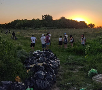 Brown_OnLine's tweet photo. 🌾🌸 Más de 70 voluntarios y voluntarias participaron este fin de semana de una jornada de limpieza en los humedales de la Reserva Natural Las Flores de #Longchamps. https://t.co/vWSAJ1EP6b