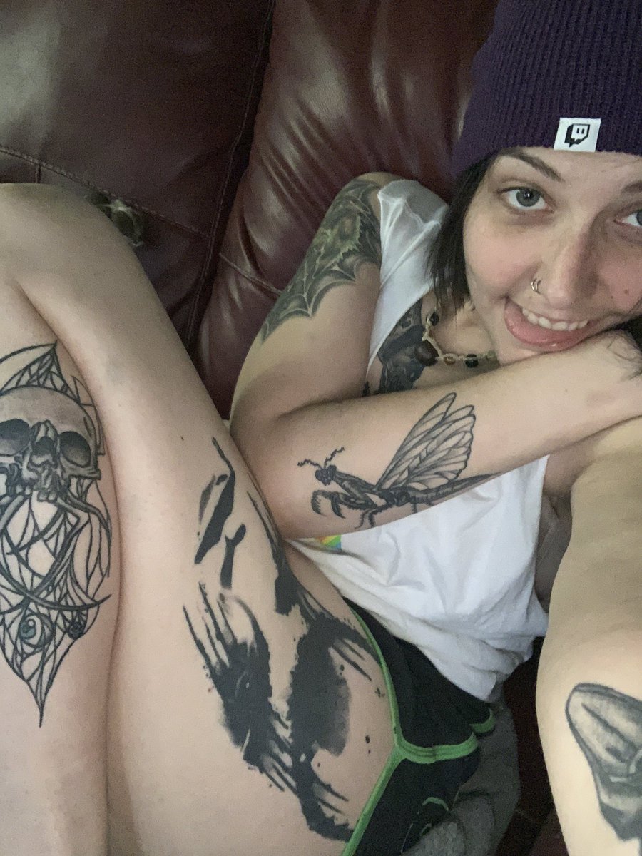 Loolabell1987's tweet photo. 🌟 Keeping optimistic vibes and digging these unfiltered pics 🤩 #unfiltered #workingonmyself #nofilter #selflove #selfcare #feelinggood #inkedgirls #inked #bodymods #stonergirl #highlife #twitchstreamerspouse #tattooedgirls https://t.co/PHCG7Mjmz1