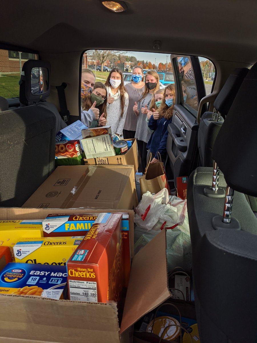 MrSnideQHS's tweet photo. A huge thank you to the QHS National Honor Society for the snackpack program donations. These students made it a mission to fill the back of my truck and surpassed that by miles! Actions like this make me proud to be a Spartan! #Qnited #Qmitted #QbySpartanPride https://t.co/9yvlcM1dBG