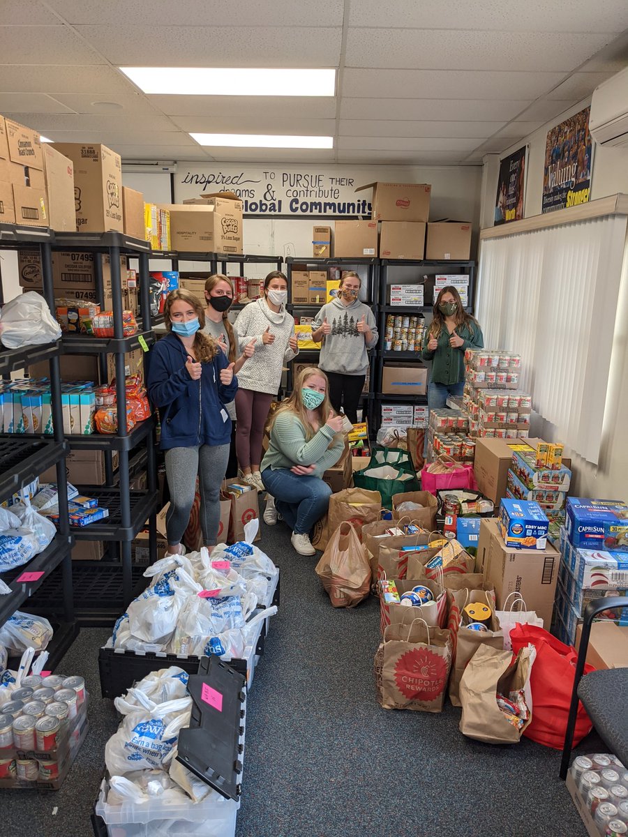 MrSnideQHS's tweet photo. A huge thank you to the QHS National Honor Society for the snackpack program donations. These students made it a mission to fill the back of my truck and surpassed that by miles! Actions like this make me proud to be a Spartan! #Qnited #Qmitted #QbySpartanPride https://t.co/9yvlcM1dBG