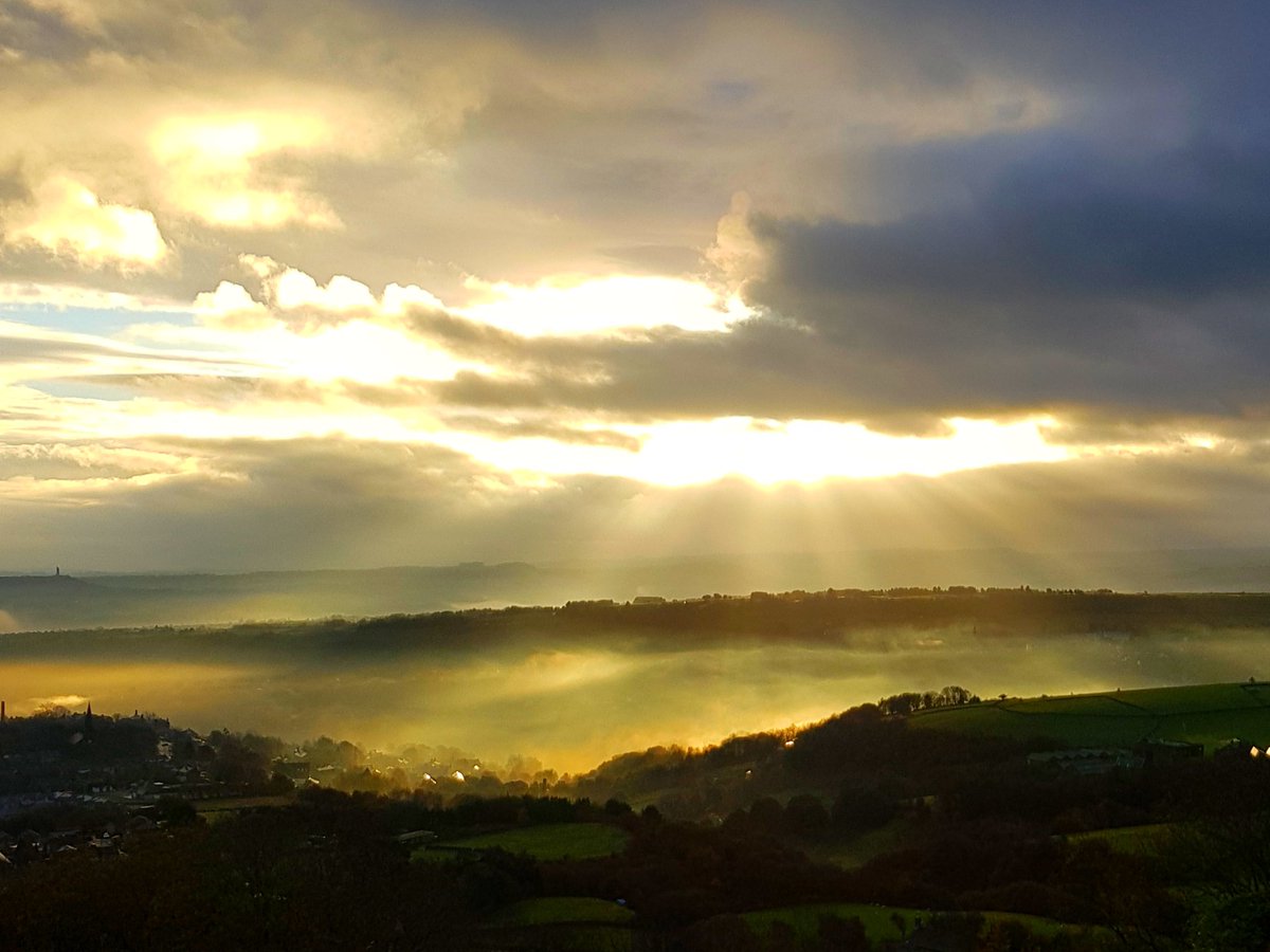 freemanwalkin's tweet photo. Colnevalley Huddersfield today https://t.co/MwDUB7goeA