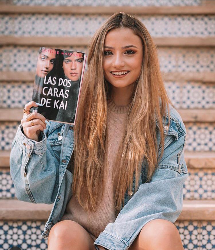 EDANTS3's tweet photo. QUIEN TUVO RETUVO.
Interesante libro sobre una vida plagada de experiencias y poliamor.Este Domingo su protagonista firmará ejemplares al finalizar el partido del @CDBerceo. https://t.co/fT6mpcwzQ9