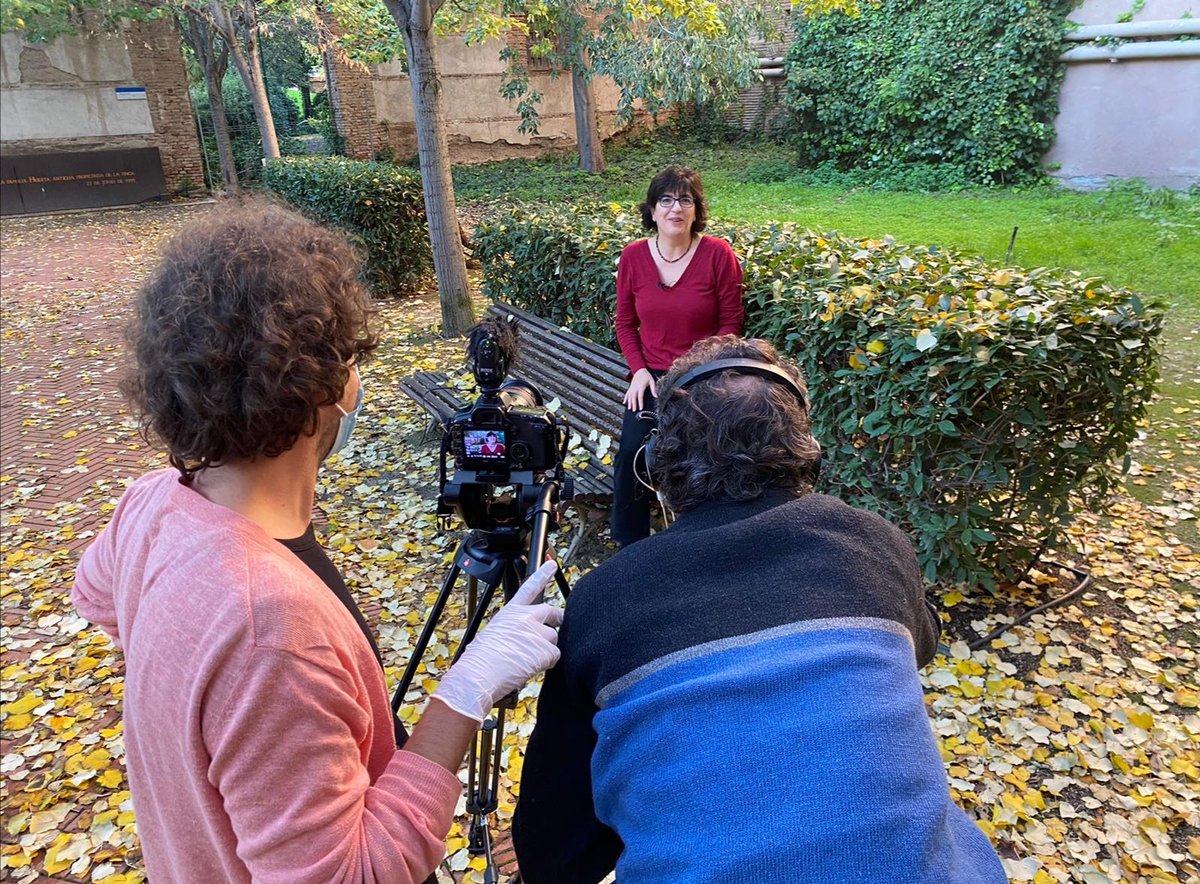 GlobalCAD_'s tweet photo. 🎙️ Hablamos con @olgacanto sobre #soluciones a las crisis en el #SurdeEuropa.
🚫 Existen 3️⃣ claves para evitar crisis, nos dice: "crear políticas de #vivienda, #políticas familiares, y luchar contra el #subempleo"
#DoubleCrisesGeneration #CADProductions #Crisis @Fernando_Casado https://t.co/ds265hckrU