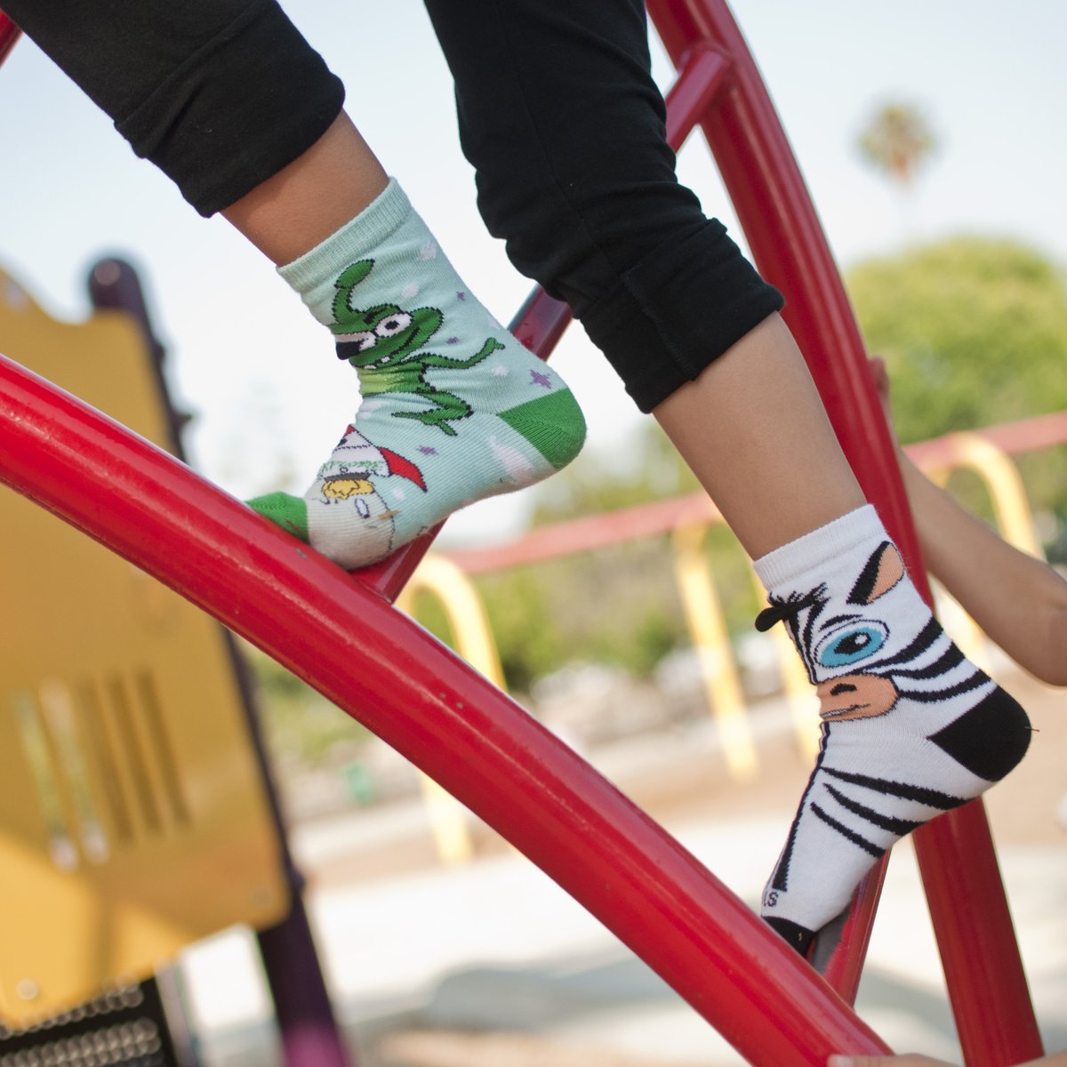 TheSockPanda's tweet photo. Kids Love Our Socks!!! They also love getting mail!
.
.
#kidssock #kidsfashion #zebra #aliens #childresnsclothes #giftforkid #playground #tuesday #animalsocks #funsocks #pandapals #alienclothes https://t.co/WRg3BWdkBX