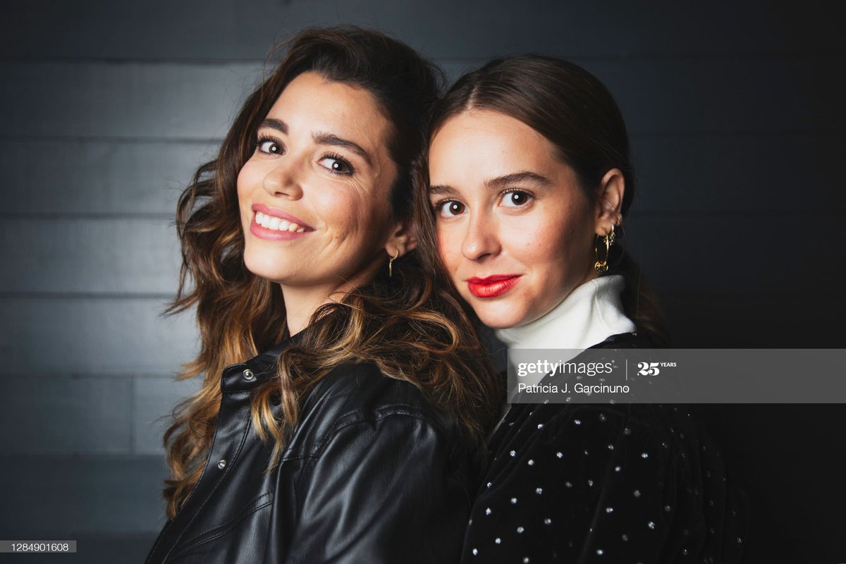 sofia_usero's tweet photo. Algunos días me despierto con la intención de que estas dos personas y las fantasías que inspiran dentro de mí no dominen mi vida, pero es que después me encuentro con instantáneas de este tipo en las que lucen matrimonio consolidado y mi propósito se desmorona por completo https://t.co/2bt8yeprvB