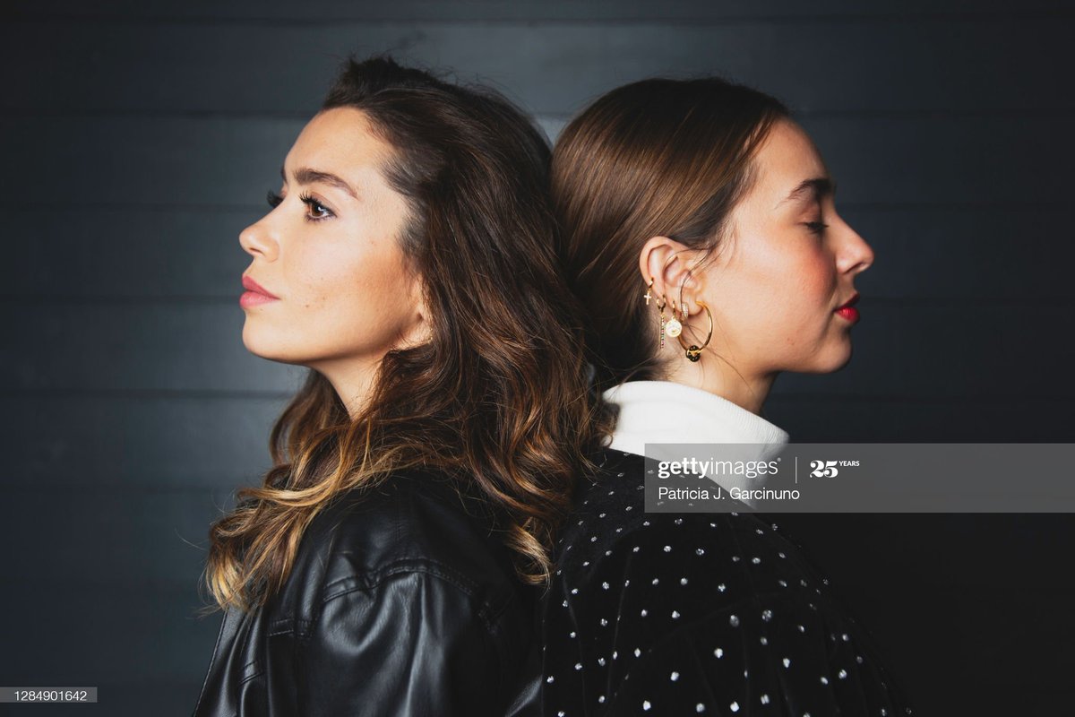 sofia_usero's tweet photo. Algunos días me despierto con la intención de que estas dos personas y las fantasías que inspiran dentro de mí no dominen mi vida, pero es que después me encuentro con instantáneas de este tipo en las que lucen matrimonio consolidado y mi propósito se desmorona por completo https://t.co/2bt8yeprvB
