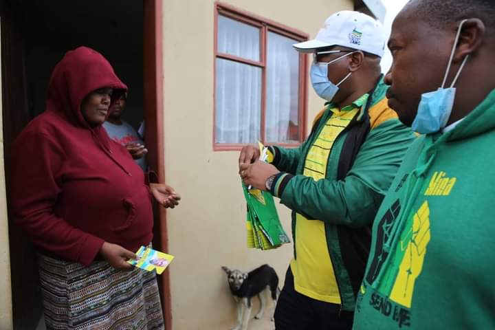 ANCECape's tweet photo. ANC EC Chairperson,Cde Lubabalo Oscar Mabuyane during a walkabout @ Ward 45, ESikhobeni Location,  KWT, Dr W.B Rubusana region to mobilize support for the 11th November 2020 by elections
#VoteANC
@MYANC 
@OscarMabuyane 
@BapsMhlaba 
@pearlido 
@Jamilogy 
@mfundozs 
@tassarawilson https://t.co/gF0Q43mEVX