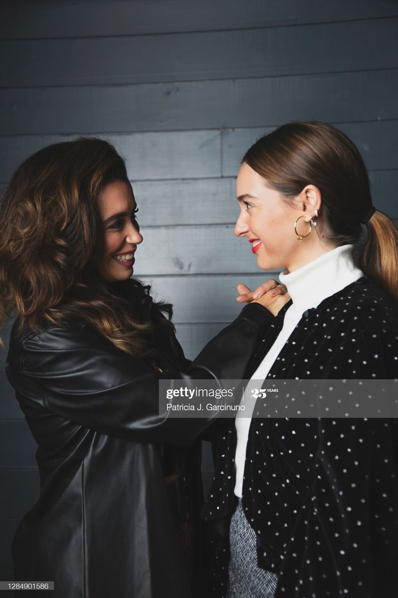sofia_usero's tweet photo. Algunos días me despierto con la intención de que estas dos personas y las fantasías que inspiran dentro de mí no dominen mi vida, pero es que después me encuentro con instantáneas de este tipo en las que lucen matrimonio consolidado y mi propósito se desmorona por completo https://t.co/2bt8yeprvB