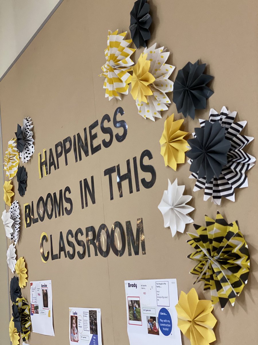 JamieKlenner's tweet photo. Shining a bright light on the positive things going on in our classrooms. Positivity breeds positivity! #celebratethejourney #smilingfaces #loveforlearning https://t.co/eokgfB9qHH