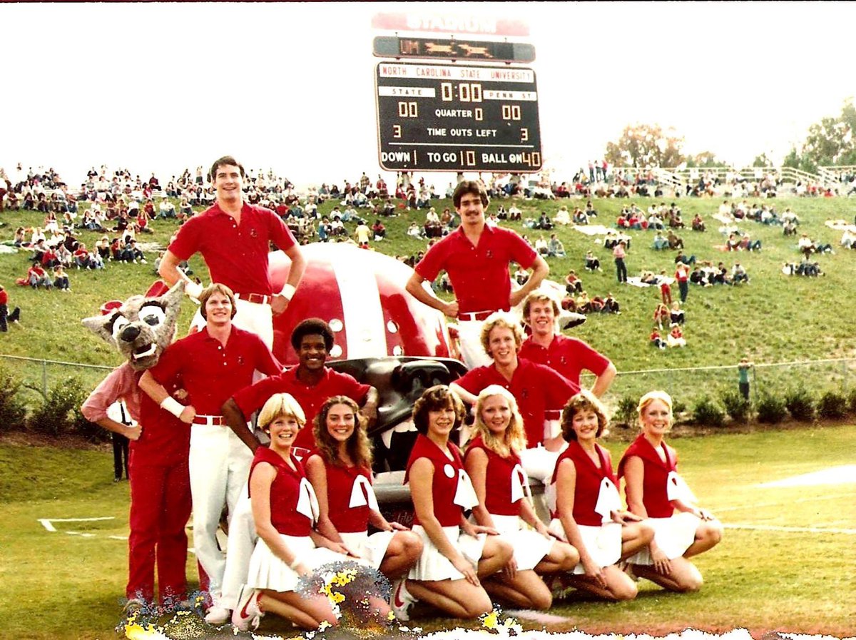 ncsucheer's tweet photo. 🔴⚪️ #RedWhiteWeek https://t.co/RKl8v9OTuh