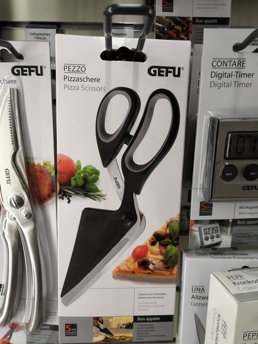 wavebroke1's tweet photo. Hahahahahaha Montes Idee mit der Pizzaschere würde einfach auf den Markt gebracht 😂was kommt als nächstes? Ein Bananenboot? @MontanaBlack https://t.co/yLCgzLUoaG