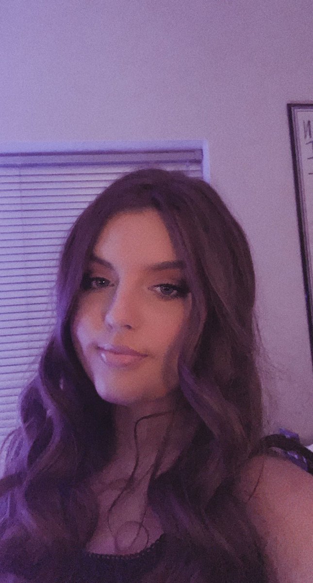 lexidailey5's tweet photo. i look the same lol https://t.co/nBqj9vvIFw