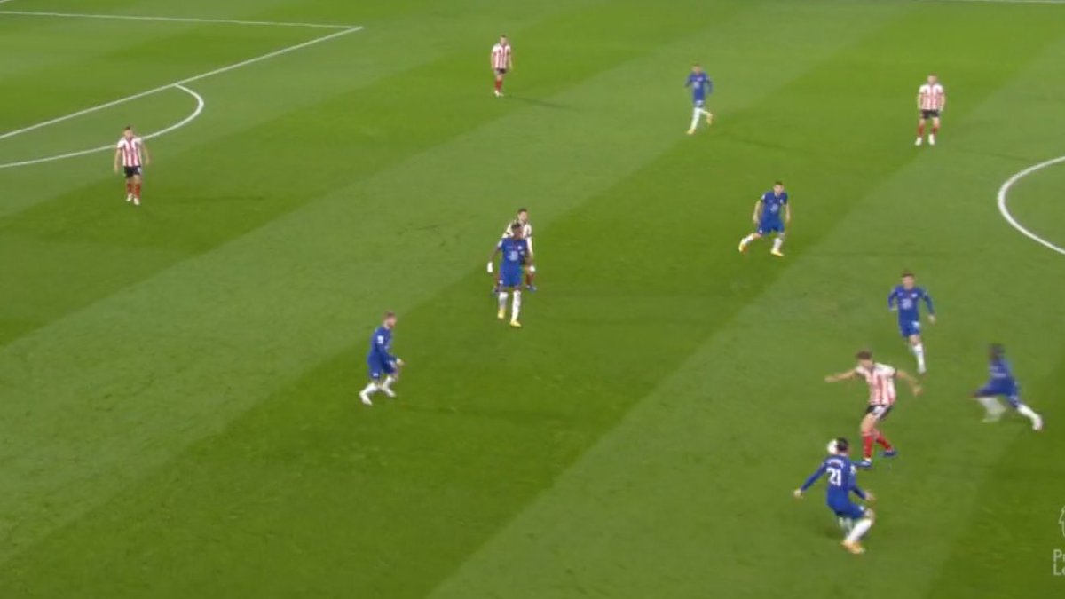 Here we see mount loses the ball, but immediately Berge is surrounded by at least 3 Chelsea players who suffocate him and collect the ball. Counter pressing at its best.