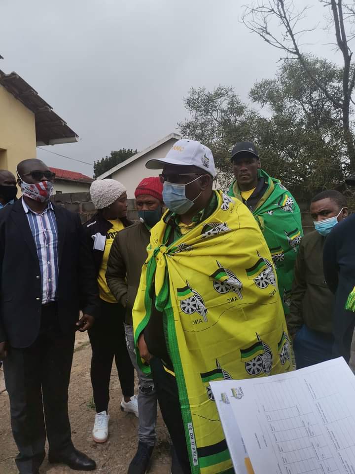 ANCECape's tweet photo. ANC Provincial Chairperson Cde Lubabalo Oscar Mabuyane on a walkabout @ Ward 43, Tyutyu North in Bisho to mobilize support for  11th November 2020 by elections set to take place in 19 wards.
#VoteANC
@MYANC 
@OscarMabuyane 
@LulamaNgcuka 
@BapsMhlaba 
@mdantsanekas 
@pearlido https://t.co/6gsyTjLUVS