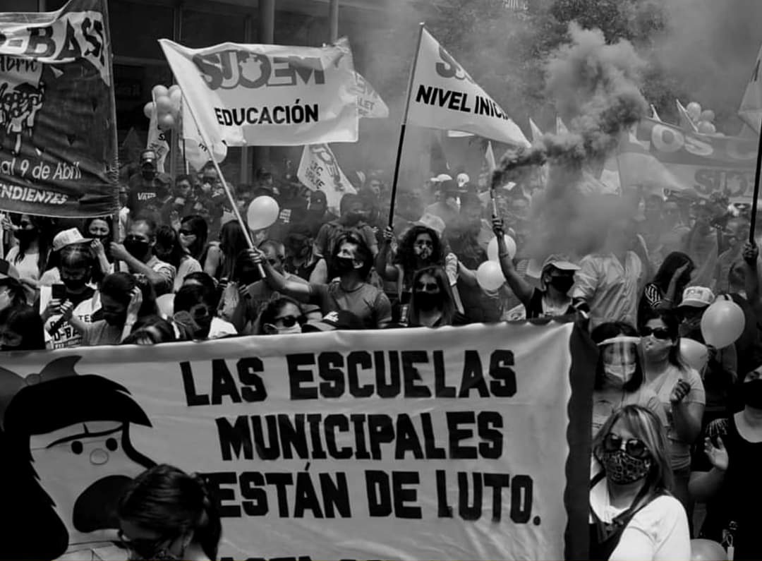 mbaigorria19's tweet photo. En defensa del salario de los/as docentes municipales
#LlaryoraMiente #NoAlCongreso https://t.co/P1y210V92k