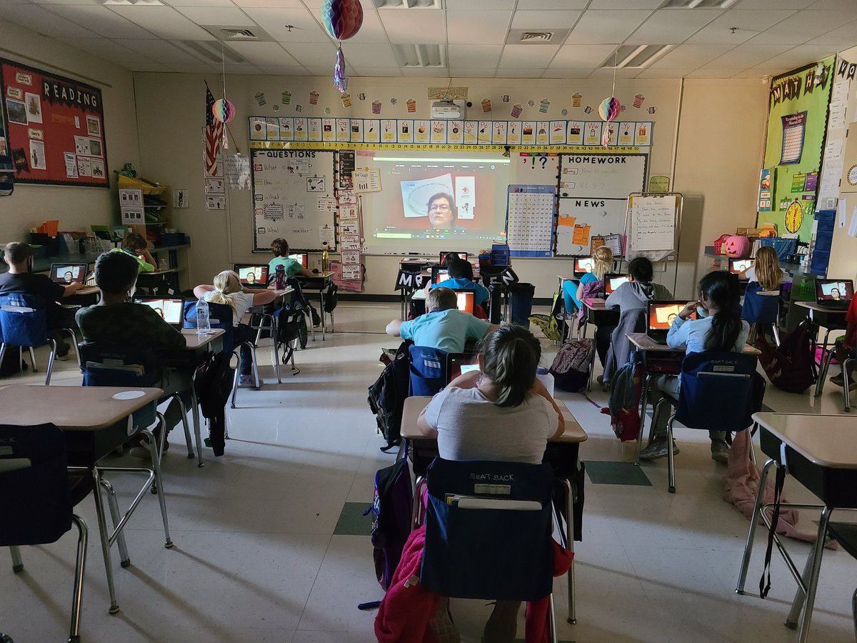 MrsBolden3's tweet photo. HSE 3rd grade and the #PillowcaseProject! Thank you @GailWilhelm @Americanredcross for teaching us about safety! #hpsdawesome https://t.co/rKFPYBX6C8