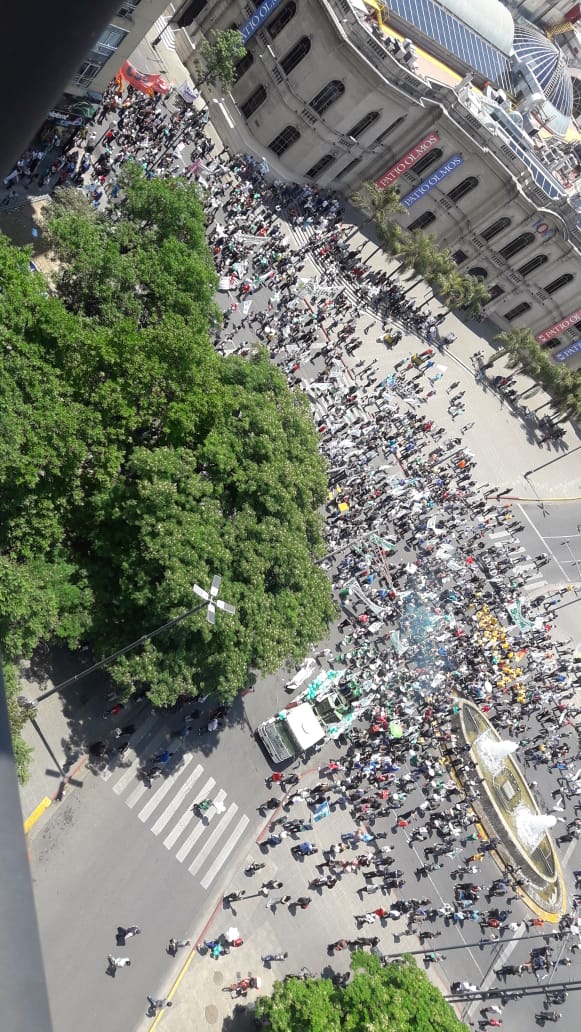 EliwitE's tweet photo. #NoAlCongreso
#LlaryoraMiente
Somos muchos y no nos daremos por vencidos  para reclamar  lo que nos quitaste https://t.co/L99umxoLtv