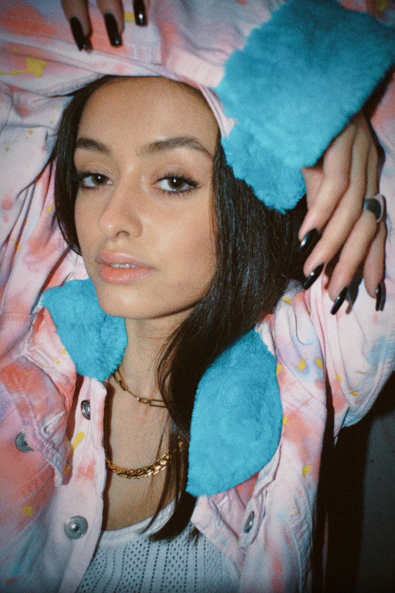 Sigo inventando, pelo, color y una morena.