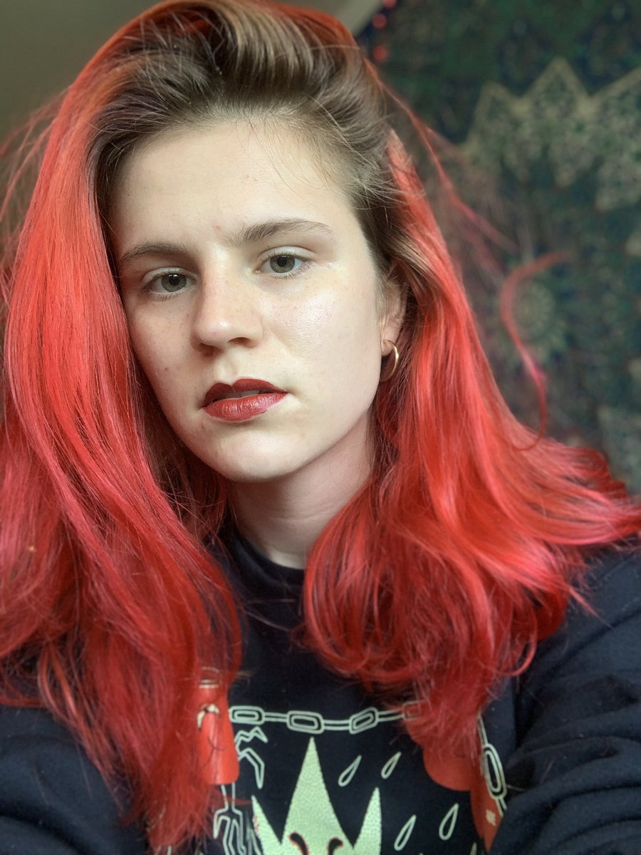 Findomelia's tweet photo. Throwback to my old hair. Do you like it red? https://t.co/gZzZC5Kfxe
