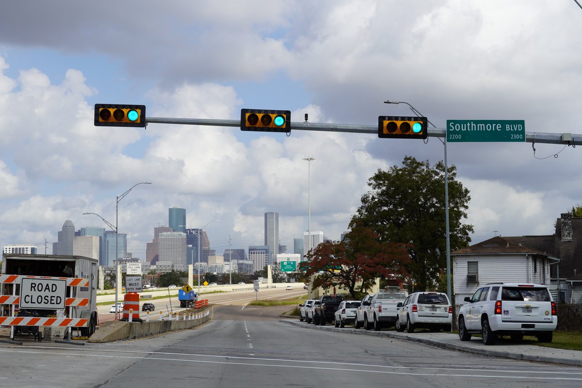 drive288's tweet photo. TODAY we’re opening #Southmore bridge, allowing you to drive over SH 288 in both directions! @TxDOTHouston #drive288 #bridgeopening https://t.co/RzN6o7jUQ7