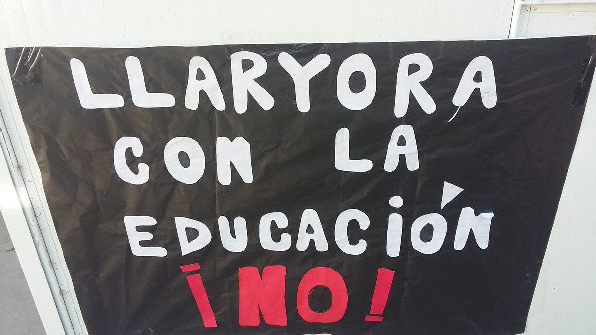 MarxLivre's tweet photo. Por favor no sean cómplices de este Circo.
#NoAlCongreso sin las escuelas, sin los y las Docentes...
#LlaryoraMiente #sinConectividad ¡No hay escuela Pública!!!!!! 
@melifurman
@OperttiRenato
@aldana_hernan https://t.co/zd3Tm5APgT