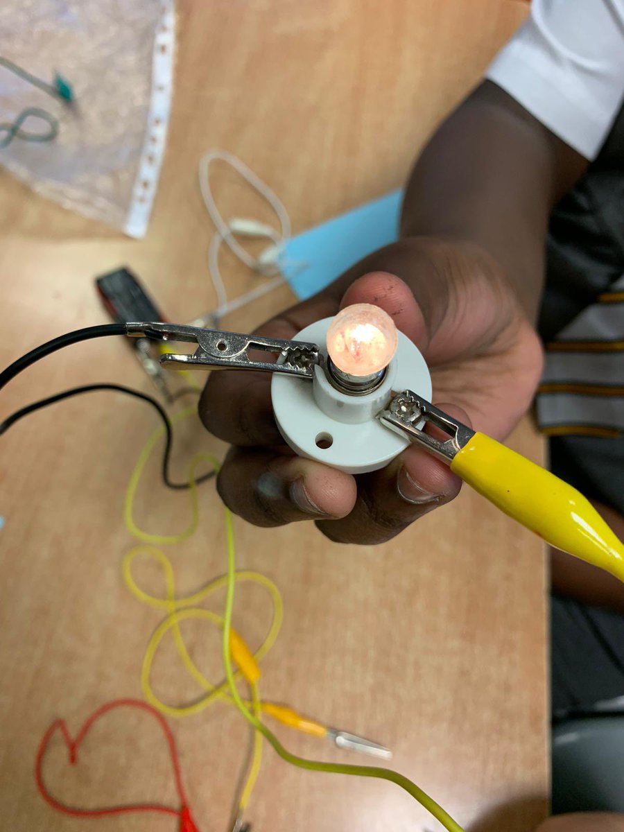 StTeresasRoch's tweet photo. Year 4 have begun their exciting topic work on electricity. This is only day 1! Watch this space to see what we create over the weeks to come!#electricity #Science #light https://t.co/b27zNKNqfy