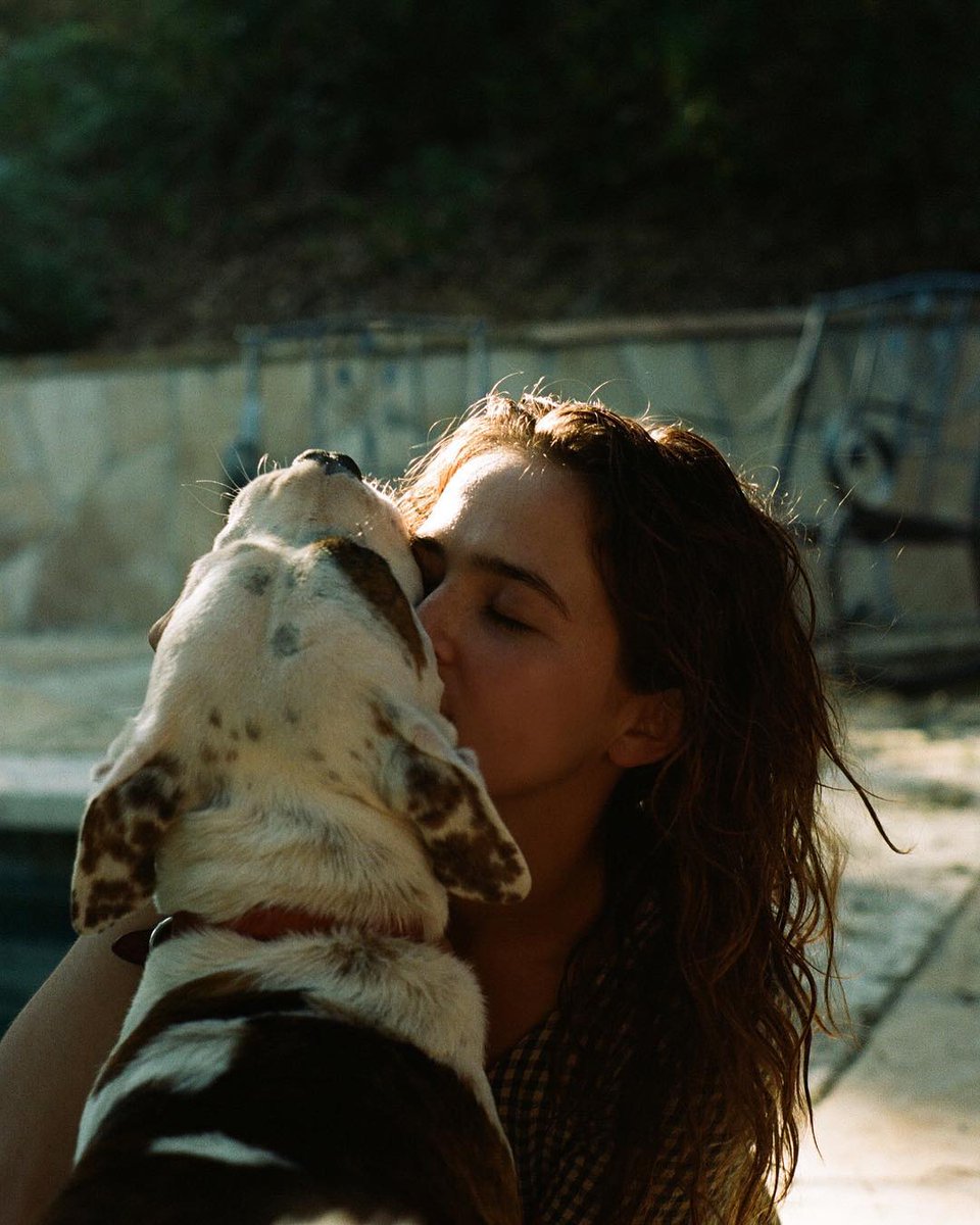   happy birthday zoey deutch, my fav dog-lover in the world 