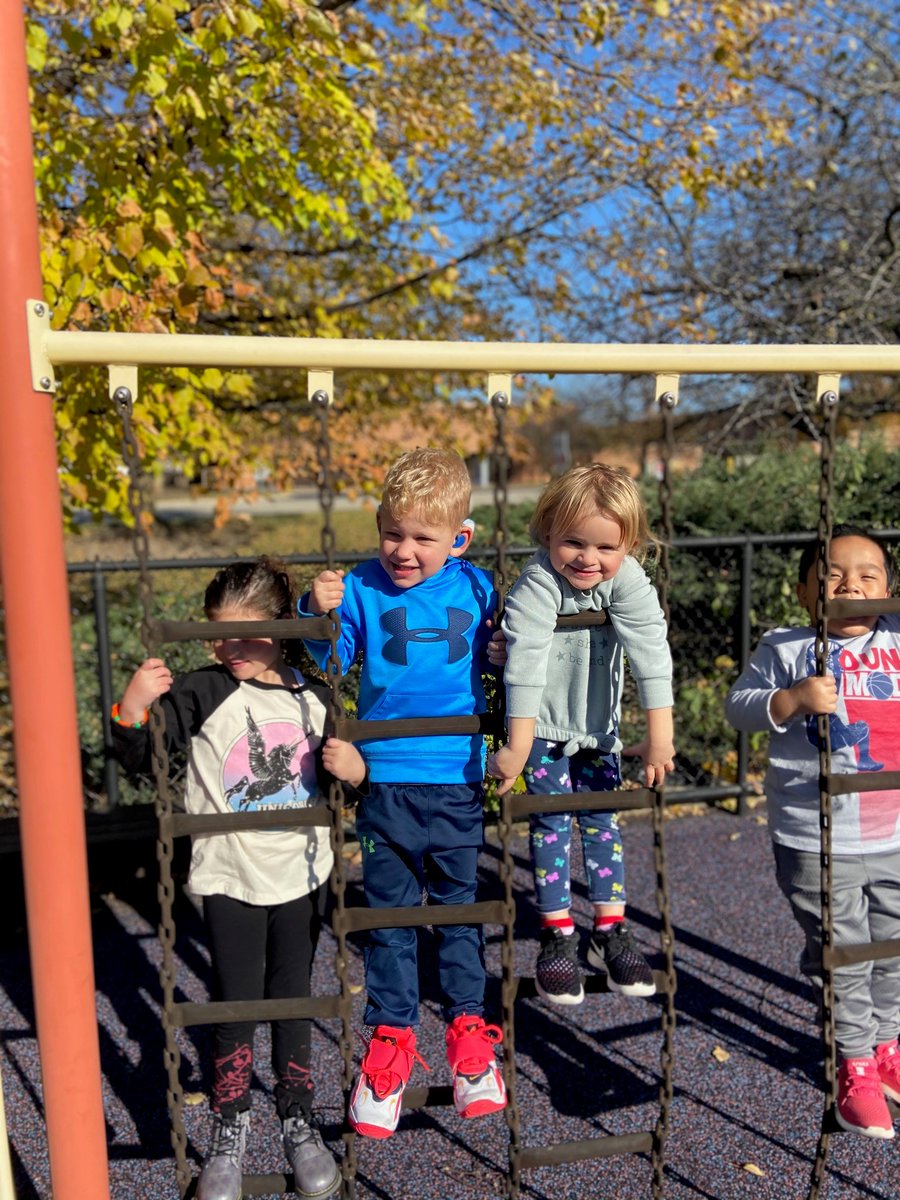 Childs_Voice's tweet photo. The weather is turning a bit frightful, so look at this sunny photo of our kiddos on the playground last week. Recess is mask-free time!
#hearingloss #deafeducation #listeningandspokenlanguage #smileyCV https://t.co/0zTvBCKgLH