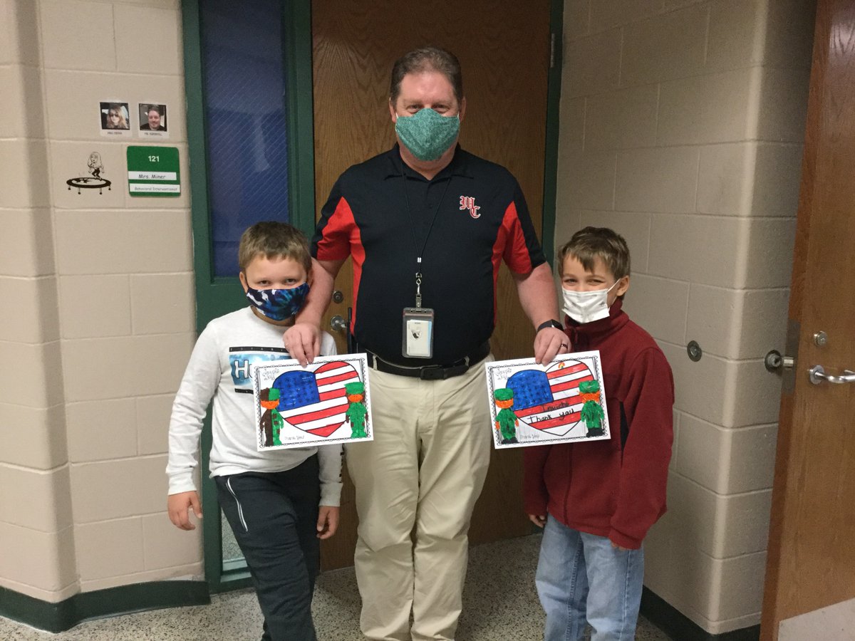 MasonCityCSD's tweet photo. In honor of Veterans Day, these Harding kiddos wanted to thank Harding Paraprofessional Mr. Ingersoll for his service. Great job, guys!!! #thankfulforvets https://t.co/t5dz6pRCvX