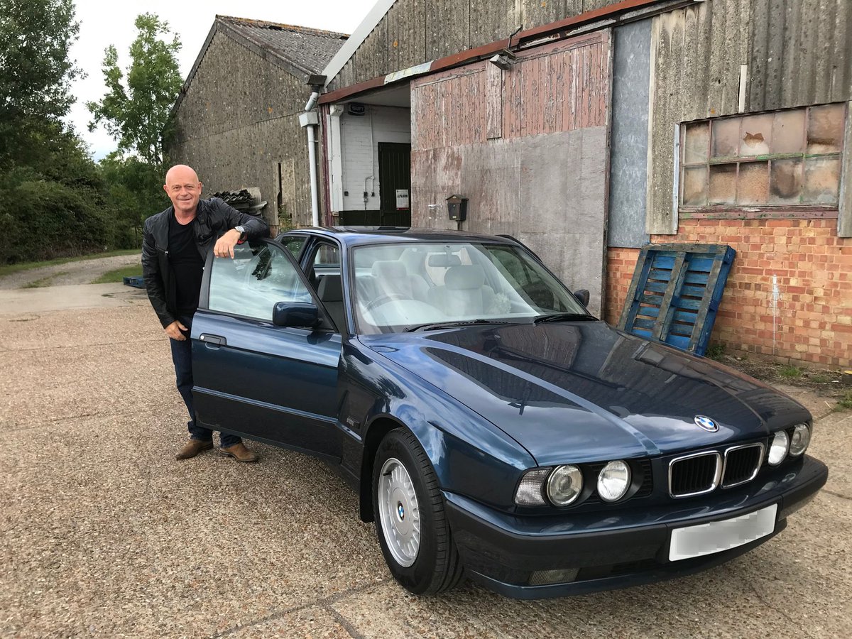 RossKemp's tweet photo. The Millennium Dome Heist, tomorrow, 9pm @ITV. The story of the audacious smash and grab plan to steal £350 million worth of diamonds from the Millennium Dome in Nov 2000. A film-worthy plot that is totally true. Hope you can watch 💎 https://t.co/o50fpQRPsv