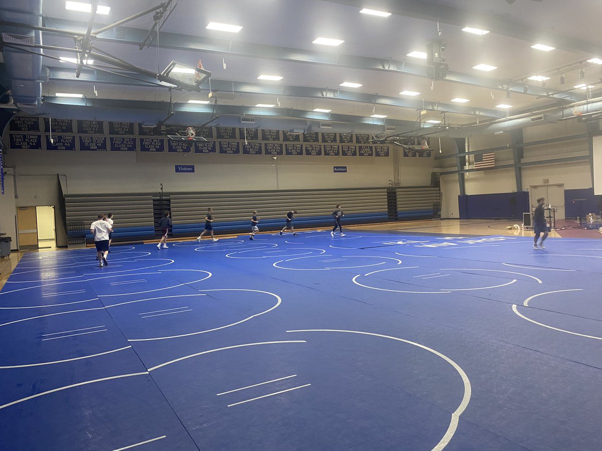 HawkletWrestle's tweet photo. 2020-2021 Rockhurst wrestling consists of 12 wrestlers going in to week 2. Always looking for more hard working young men to represent their school. #Hawklets https://t.co/IWJVLGK8as