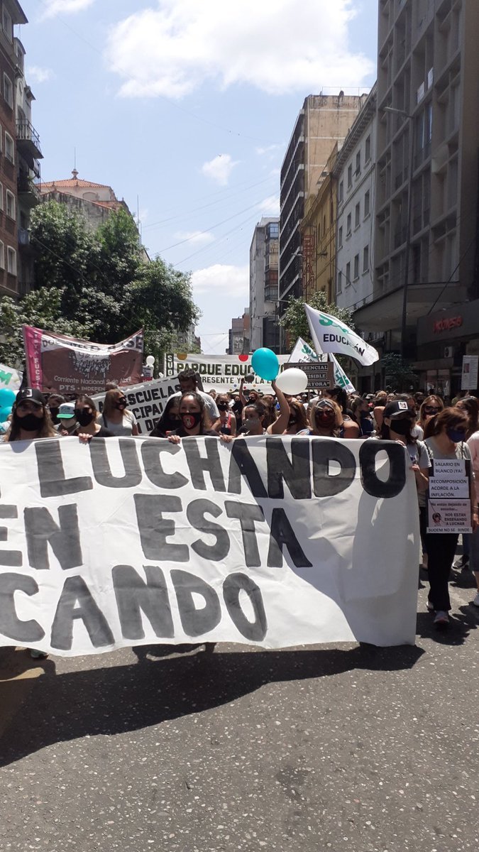 marcelochico11's tweet photo. #LlaryoraMiente 
Te lo volvemos a decir con la educación NO https://t.co/qgaU1l8rmN