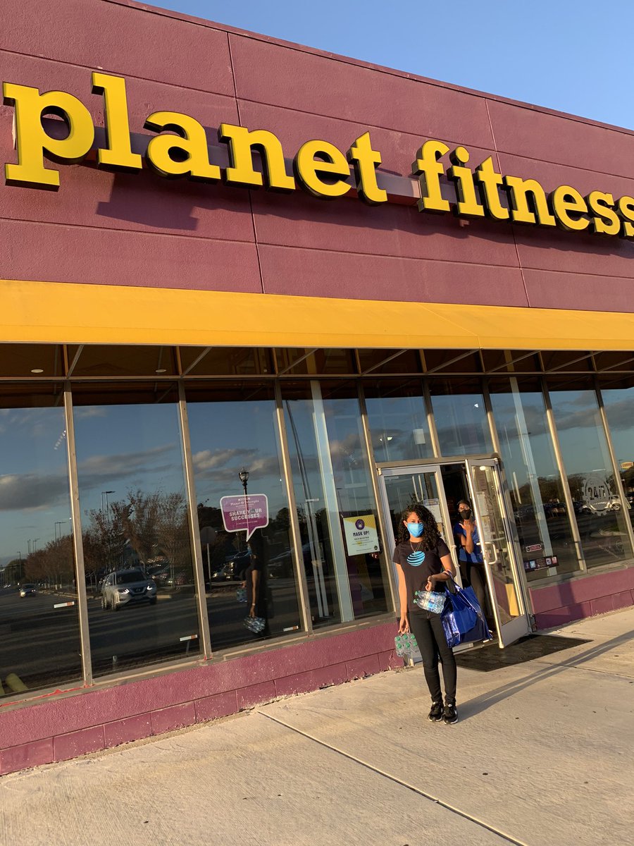 TanyaOkonkwo's tweet photo. Getting out of the store on this beautiful Tuesday visiting our first responders and businesses!! #winlocal #attemployee #sevencityslayers #dawgpound #midatlantic @Rosaliaaah @Brando8905 @cjay0908 @DaleB1 @404girl https://t.co/f1zEqKCchd