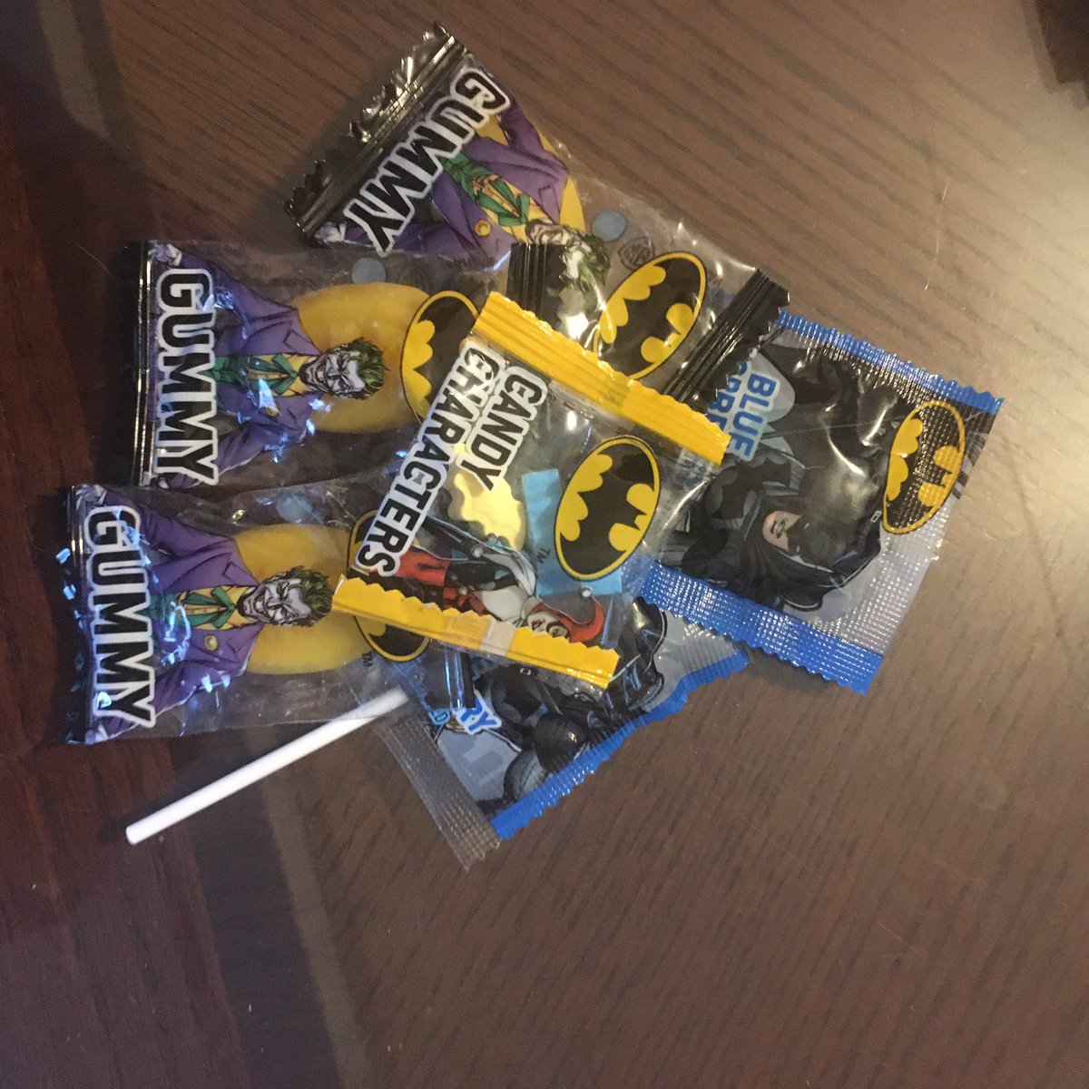 JPS_BushES's tweet photo. Thanks to the students of Bush School today for giving me 350 pieces of Batman candy! #Batman https://t.co/Cv0kEgHRSg