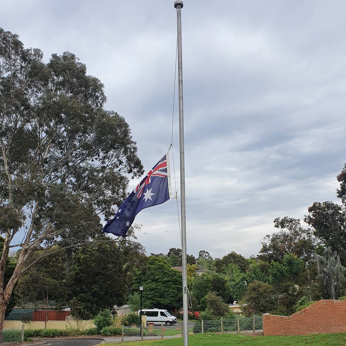 HolySaviourPS's tweet photo. Remembering all those who have fought for our freedom. #LestWeForget #hsvs #cityofmonash #whitehorsecc #ourcatholicschools #primaryschool #school #VermontSouth https://t.co/B9G30cZ2NY