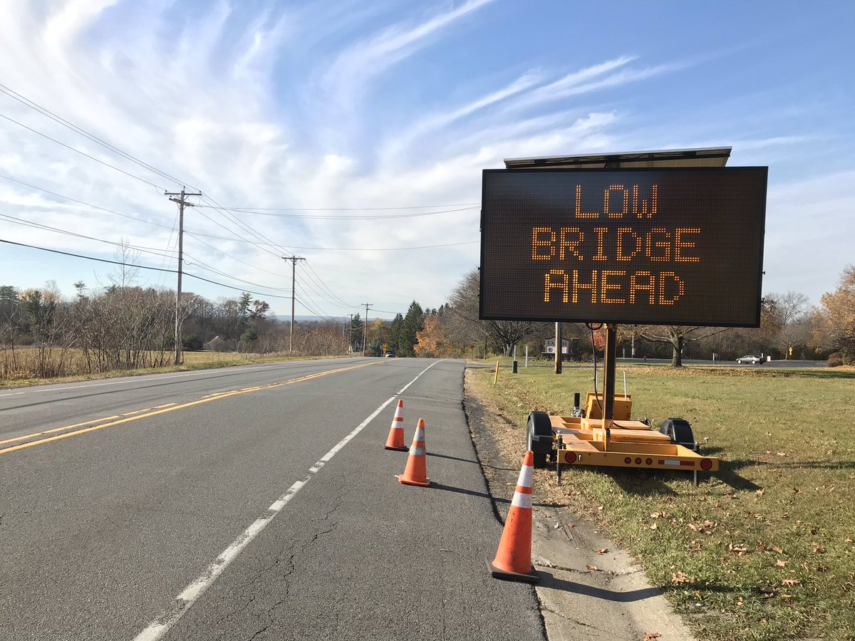 NYSDOTAlbany's tweet photo. Watch for low bridges around the Capital Region, including on Glenridge Road, and use alternate routes if your vehicle is too tall, including rentals. https://t.co/RSTszYRI4J
Consumer GPS devices and cell phone mapping systems do not account for low bridges.
#KnowYourHeight https://t.co/VOqw299pYF