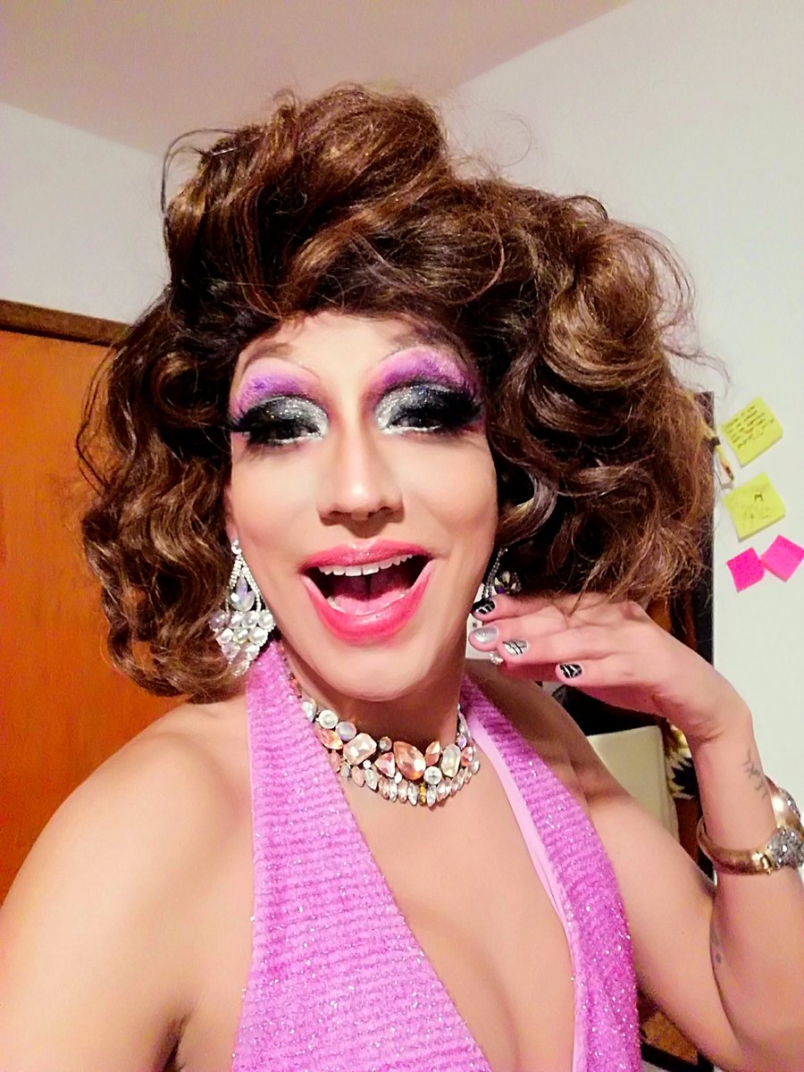 Dani_veldaco's tweet photo. Pues nada, esto ya me gustó y traigo algunas ideas que seguro se transformarán en proyectos. Estén antentxs.

#Drag #Dragqueen #gaytransformation #queer #queerart #makeup #dragmakeup #headshot #loveislove https://t.co/JPG4RtDnok