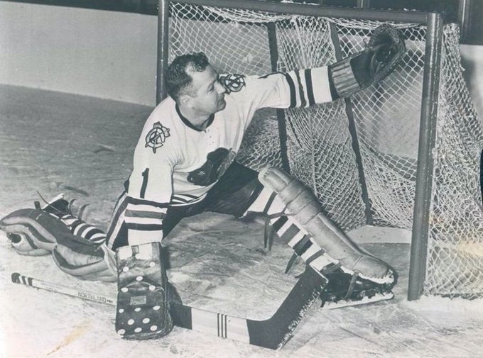 NHLAlumni's tweet photo. On this day in 1962: #NHLAlumni and @NHLBlackhawks goalie Glenn Hall ended his record-setting streak of 502 consecutive regular-season starts, the most of any goalie in NHL history.

(📸: @mikecommito) https://t.co/HxANO89edc