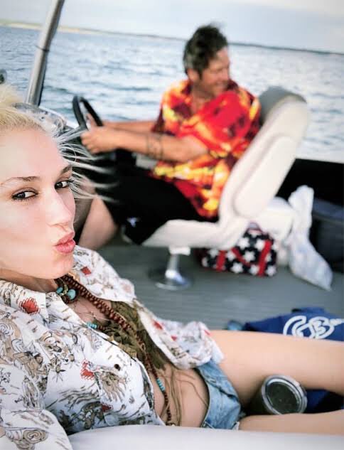forgwenandblake's tweet photo. I'm voting for Nobody But You for Favorite Song - Country at the #AMAs        

RT to VOTE for soon to be husband and wife Blake Shelton &amp; Gwen Stefani https://t.co/lfWr4k0oGO