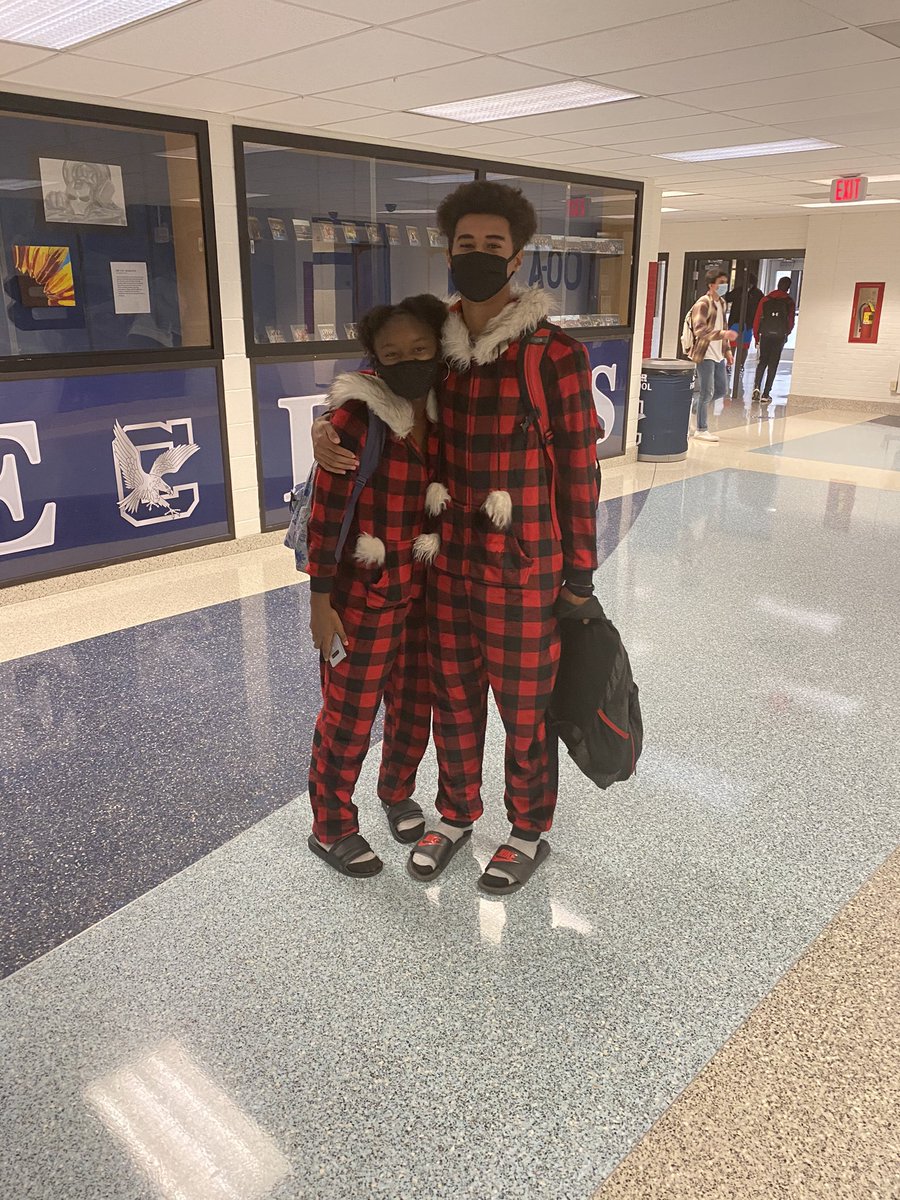 RodRuth1's tweet photo. B Day students get in on the action for #KindnessWeek2020 @chs_arkclub @CHS_BlueEagles https://t.co/wjDr1dwBBB