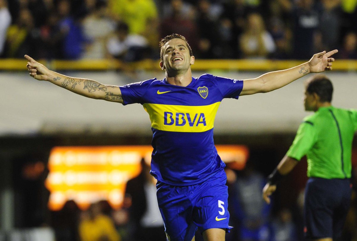 PlanetaBoca's tweet photo. 🎩⚽ Fernando #Gago se retira del fútbol profesional. 

💛 Muchos éxitos en esta nueva etapa, @fernandogagome. 

🙏🏼 Gracias por los recuerdos y las alegrías. #Boca siempre será tu casa. https://t.co/3fbGdhg3sA
