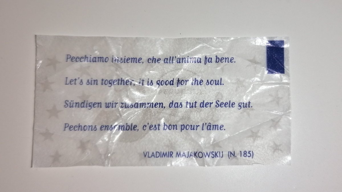 barbararosablu's tweet photo. - Ho smesso di leggere i bigliettini dei #baciperugina
- Cinica?
- No, presbite https://t.co/dm7HKAmfF1