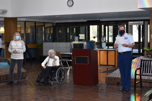 USCG's tweet image. #ICYMI - Mabel Johnson, a #USCG SPAR, recently celebrated her 106th birthday! She enlisted in 1943 during #WWII, and served as a Yeoman in Cleveland. 
READ: ow.ly/hD6f50CfvJL