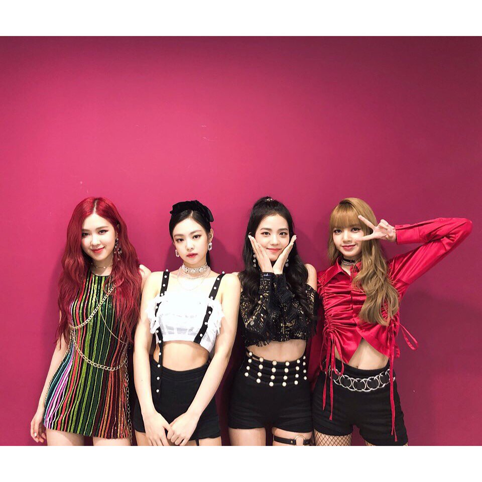 BLCR_TW's tweet photo. 𝖡𝖫𝖠𝖢𝖪 𝖢𝖱𝖮𝖶𝖭 ᥙρdᥲtᥱ↴↴
        𝗘𝘃𝗮𝗻 𝔼.vᥱᥒt
[#EVANDB + #MONEYWithEvan]
HEY HEY, acabamos de llegar al debut de Evan, Won estaba muy feliz y emocionada pq #fan.

pd: evan te amo entendelo -won https://t.co/hA8v7xAHBV