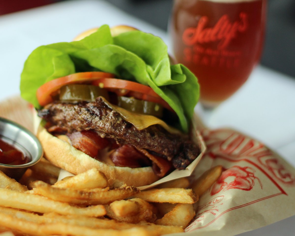 Placing this on your feed, did you suddenly get hungry?
You're invited to have Salty's for dinner!

We look forward to serving you, table side or To-Go 😄