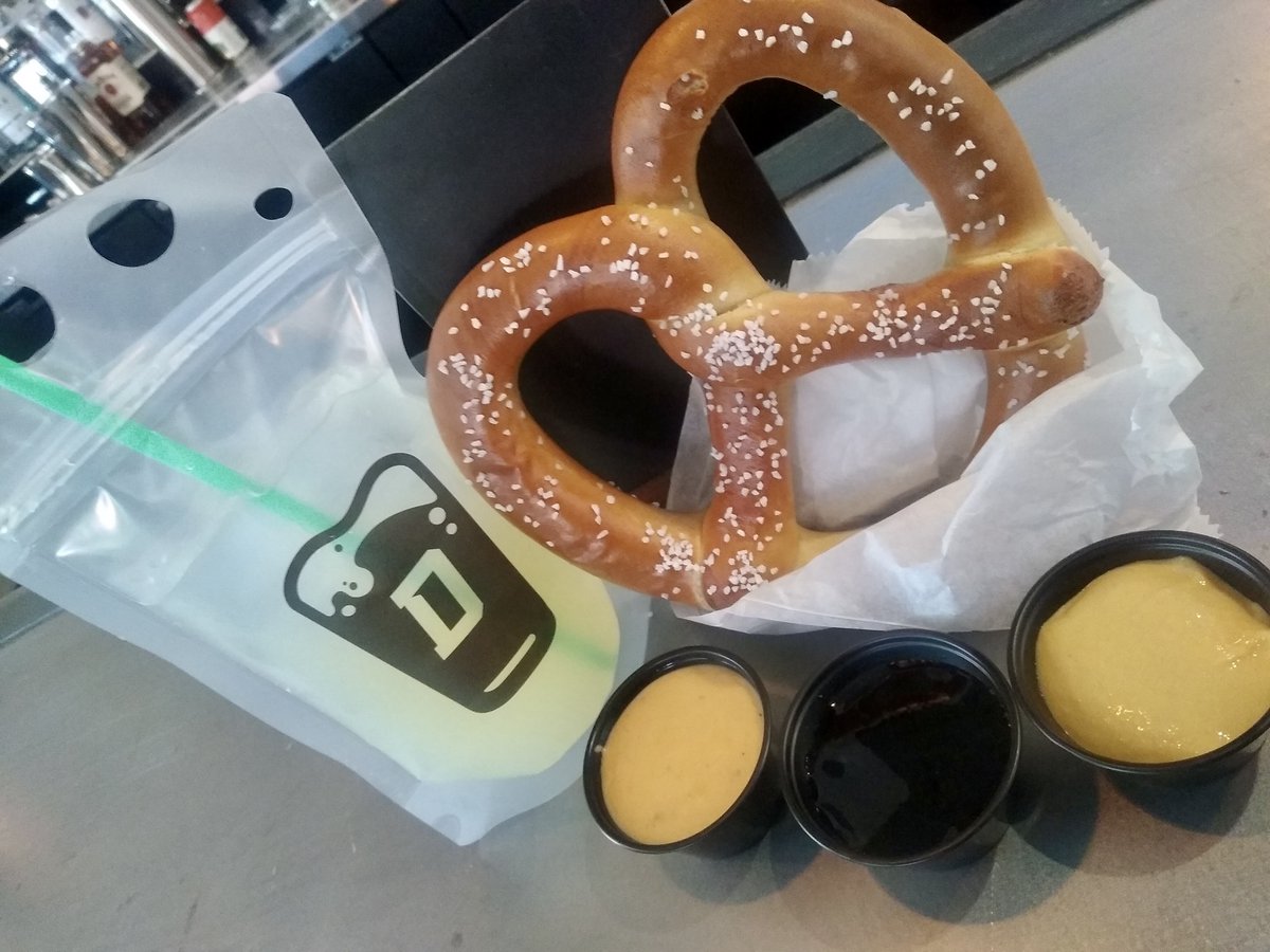 TheDailyDraft1's tweet photo. Attending the Holiday Sip + Shop event with @DTWoodstock? We've got specials just for you! 

Apps: Warm German-style Pretzel ($5), Bacon Pimento Cheese ($6.50)

Cocktails: Cooper's Craft Whiskey Sour, Vodka Lemonade ($8)

More Info: https://t.co/BRcXTPup1c https://t.co/q4qOEcF07p