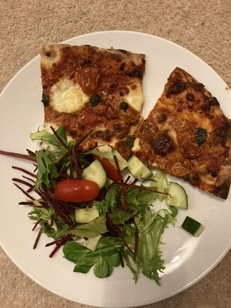 KathrynWebber1's tweet photo. Ermmmm... YUM! Sourdough pizza is my fave 🤩 #pizza #sourdough #dinner #eating #food #vegetarian #weeknight #dinnertime #delicious #salad #yummy #quickfood #loveeating https://t.co/Jzk9LdGZL6