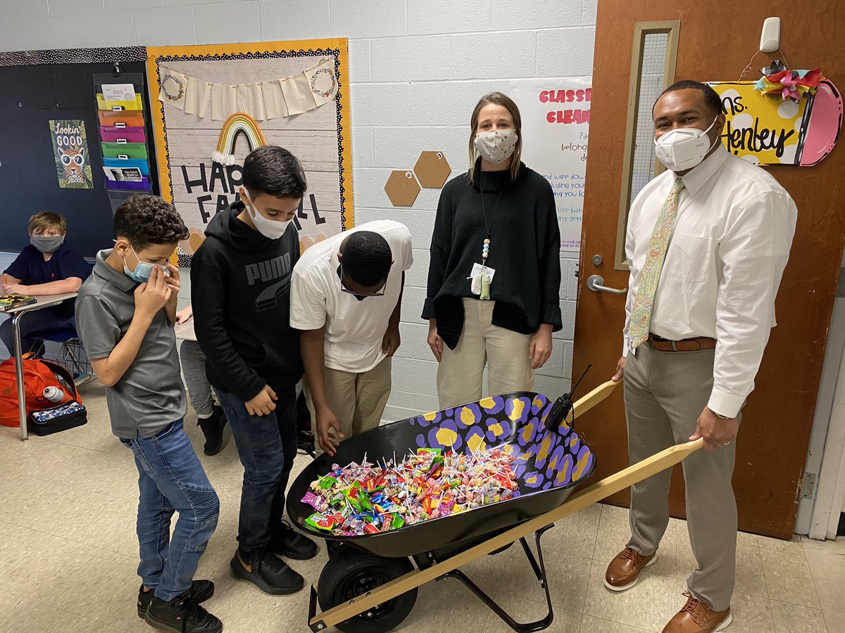 TweetDCS_DCMS's tweet photo. First trip with the Jag Wagon today!! What you look for, you will find. Always looking for kindness and good behavior at DCMS! #TeamDCS #jaguarsonaroll #candyforthewin https://t.co/XPMIOPbvzd