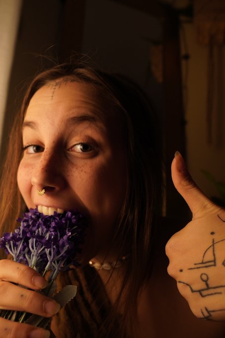 type of weird shit you end up doing while creating content https://t.co/UEBA7HkwVV